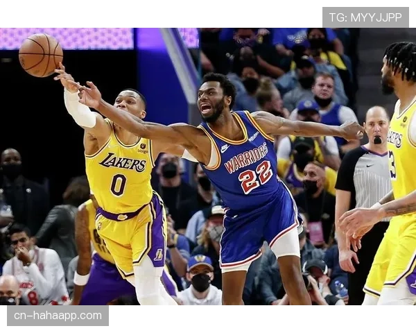 威金斯侧翼防守提升三分效率，显著拉开与联盟同位置差距