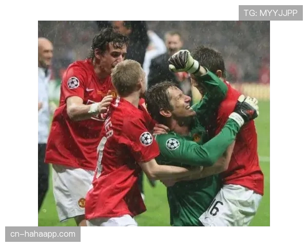 曼联争冠困境凸显：战术体系转型缓慢，豪门地位滑落下的阵容危机与战术失范